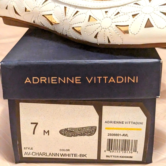 Adrienne Vittadini White floral cutout ballet flats size 7 - Picture 2 of 9